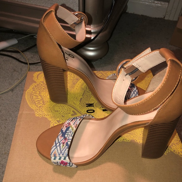 dsw chunky heel pumps